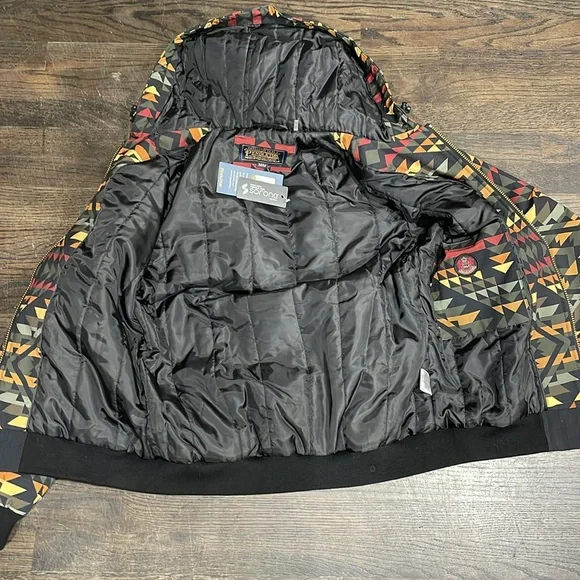 Brand new with tags Pendelton jacket. 2 zipper pockets in front and 1 inside. - Picture 8 of 9